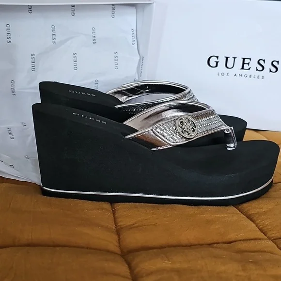 GUESS NIB Women's Black and Silver Sparkle Sarraly Platform Sandals sz 8 - Picture 4 of 4
